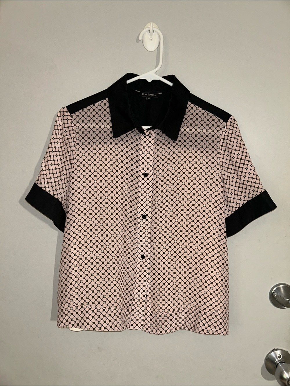 Tara Jarmon 100% silk cropped Pink Print Shirt with Black accents pleated back
